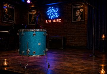 DW Drum Workshop 18” x 16” Floor Tom – Teal Sparkle – NEW/MINT – Order #1013983. Case Included!