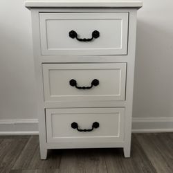 2 matching side tables