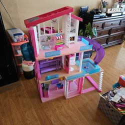 Barbie Doll House With A Bag Full Of Barbie Dolls And Accessories 