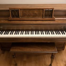 Story & Clark Piano 