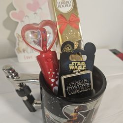 New Star Wars Mug With A Disney Limited Edition Pin And Rochero Febrero Chocolate, Light Up Valentine Spinner