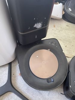 iRobot Roomba S9+ Robot Vacuum With Auto Empty. $1100 Value