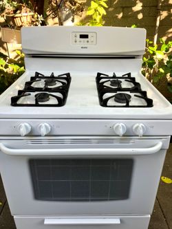 KENMORE White, 4 burner stove/ estufa blanca de 4 quemadores.