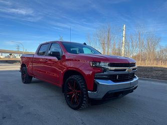 Chevrolet Silverado, 2020, motor 5.3. Color roja