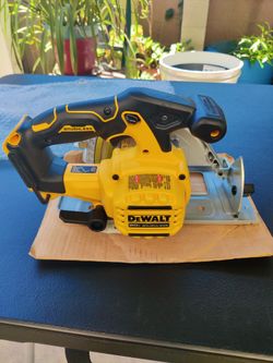 DEWALT CORDLESS CIRCULAR SAW 20V CORDLESS - BRAND NEW
