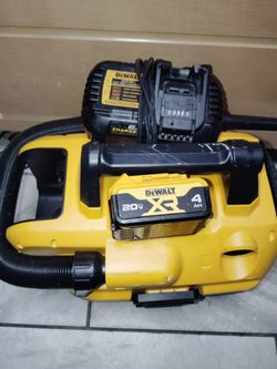 DeWalt vacuum with 4ah battery and fast 6amp charger for 150 obo