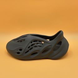 Yeezy Foam Runnr Carbon 