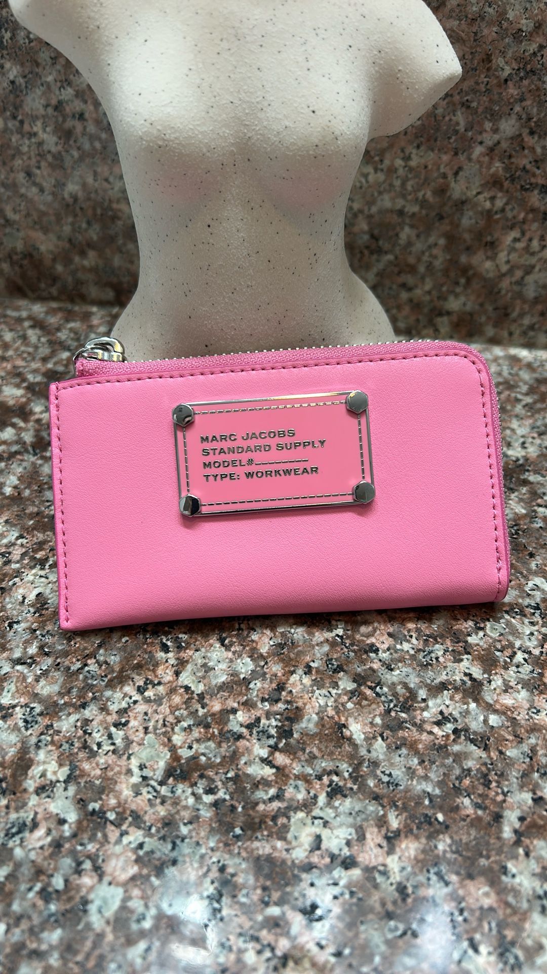 New Leather authentic Marc Jacob Wallet For Sale..