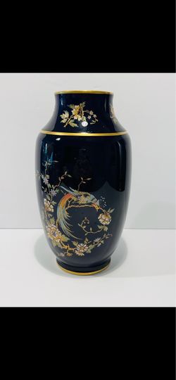 Vintage Limoges France Porcelain D’Art R.P. Hand Painted Cobalt Blue Vase 9.25”. Beautiful and very rare hand painted vase is the n excellent conditio