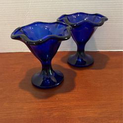 Vintage Cobalt, Blue Sherbet, Ice Cream Sundae Glass Cups Large 5 1/4“ X 5 1/4“ Excellent Condition Made In Italy A27