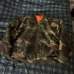 Men’s Reversible Camouflage/Hunter Safety Orange Bomber Jacket 3XL.
