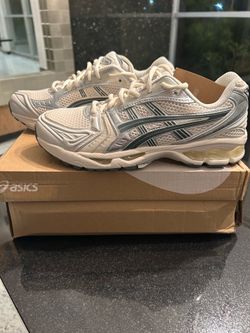 New Asics GEL-KAYANO 14 Silver and White Sneakers US size 8