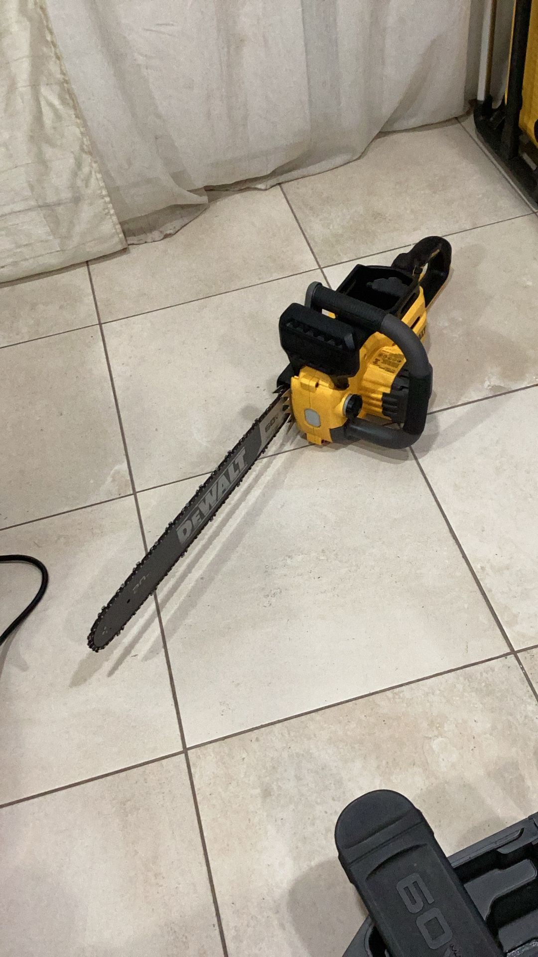 Dewalt 60v -20" Chainsaw