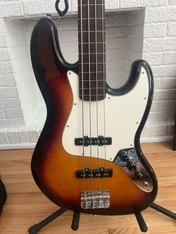 Fender Jazz Bass Fretless MIM – Sunburst – Excellent Condition + New Fender Gig Bag