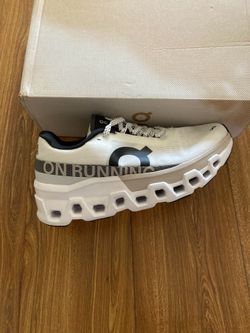 On running shoes cloud Men 7/ Men 11