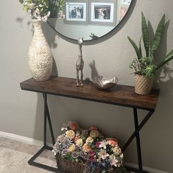 Table Entrance  And Mirror 