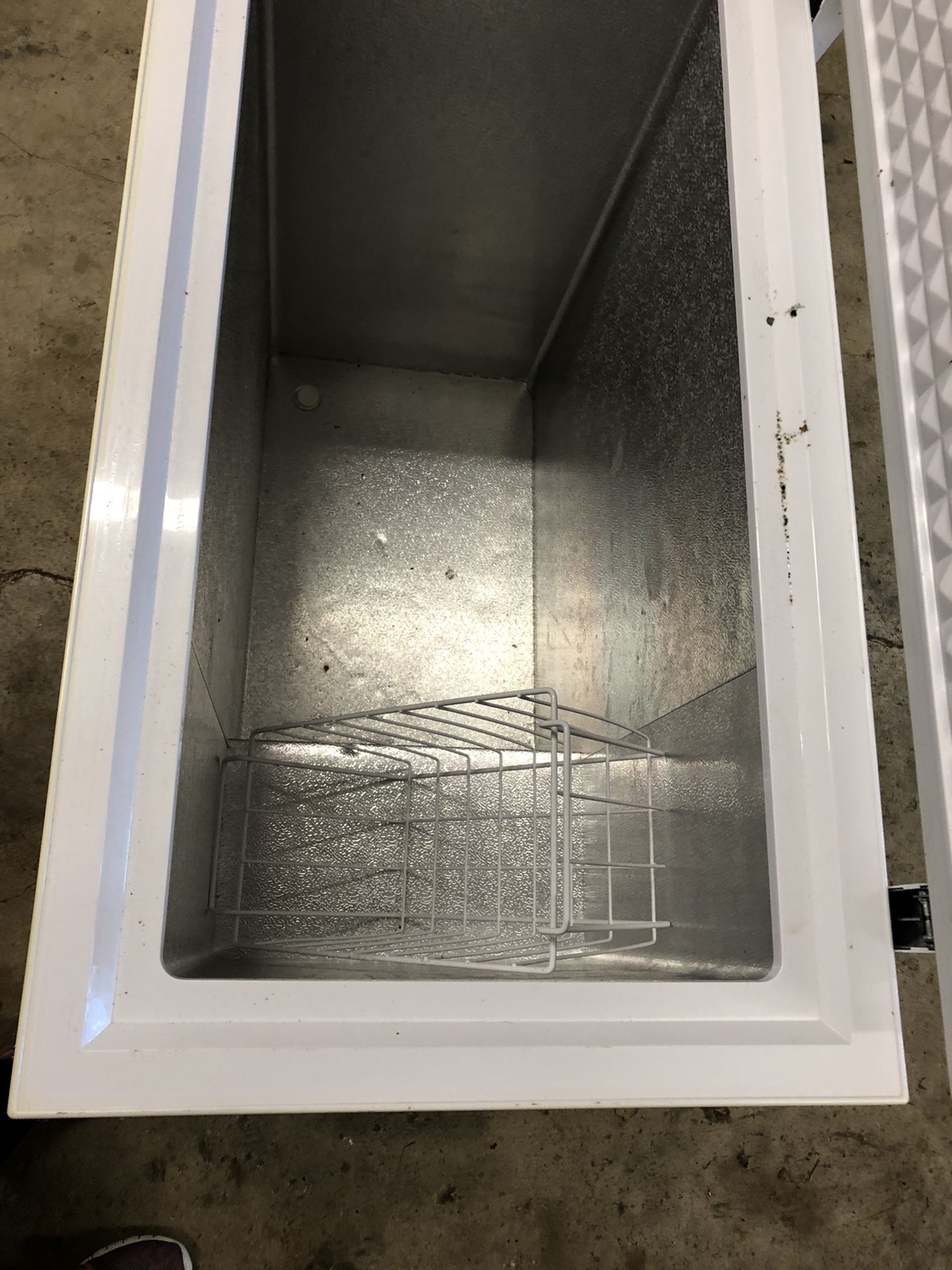 3 yrs old deep freezer for Sale in Burleson, TX OfferUp