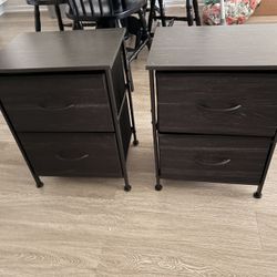 2 Nightstands 