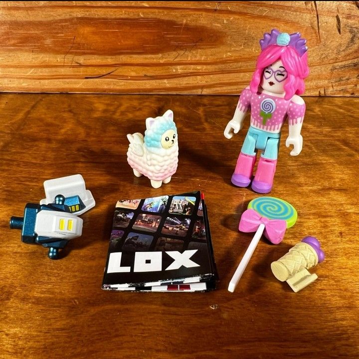 Roblox Action Collection - Star Sorority: Kandi's Ice Cream Two Mystery Figure
