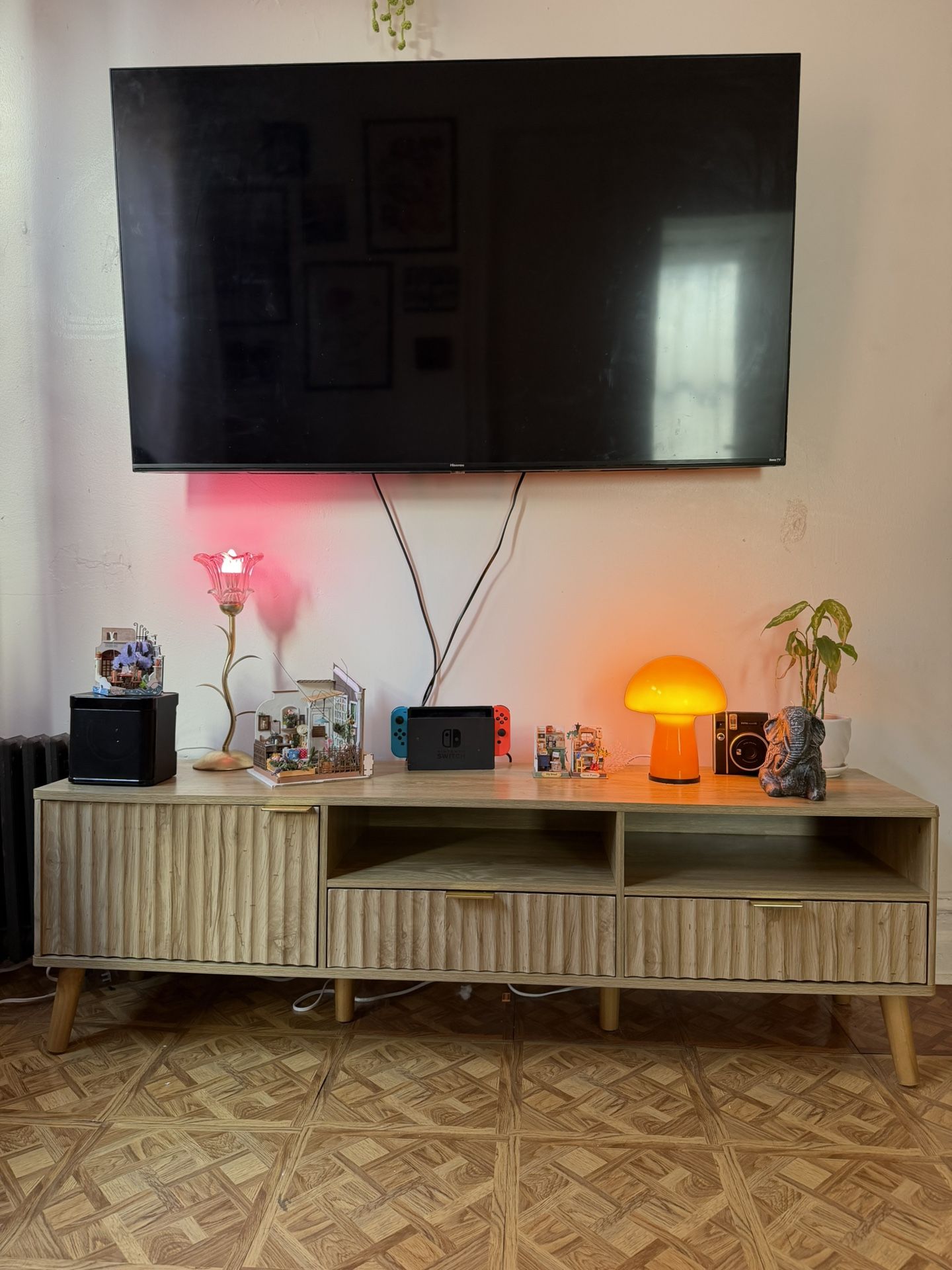 58 in TV with Wall Mount And TV Stand