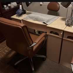 Manicure Table And Chairs 