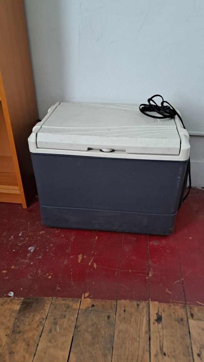 Coleman Powerchill Thermoelectric Cooler 40 Quart
