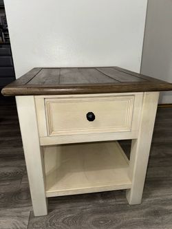 Rustic/ farmhouse side table/ end table with drawer
