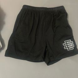 EE Shorts Black