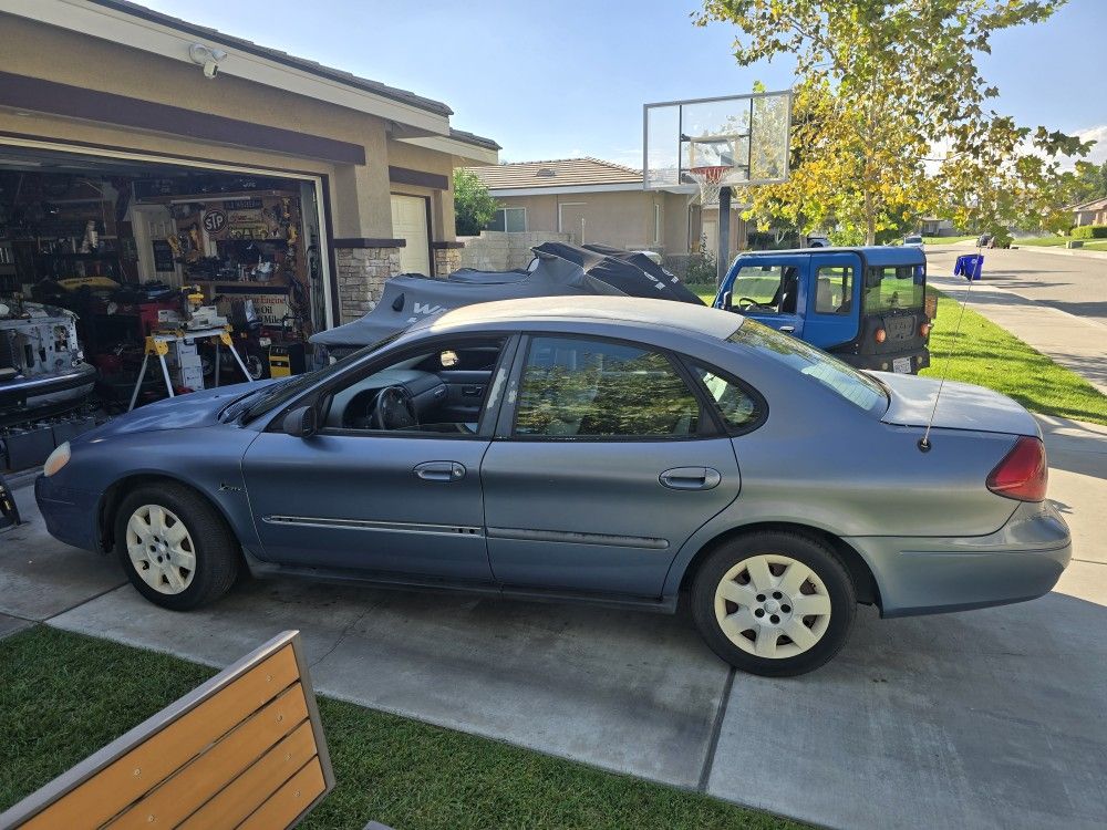 2000 Ford Taurus