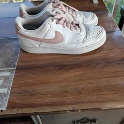 Nike Court vision low next nature sneakers white and pink Oxford colorway size 9