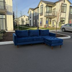 *Stanton Sectional* FREE DELIVERY