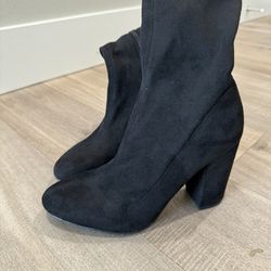 Faux Suede Block Heel Boots Size 7 (Black)