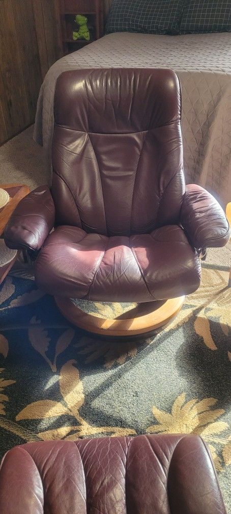 Stressless Chair And Ottoman Size Large