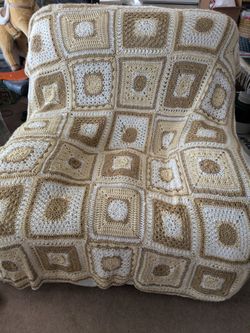 Granny crochet square blanket soft acrylic  timeless Heirloom 45 x 73