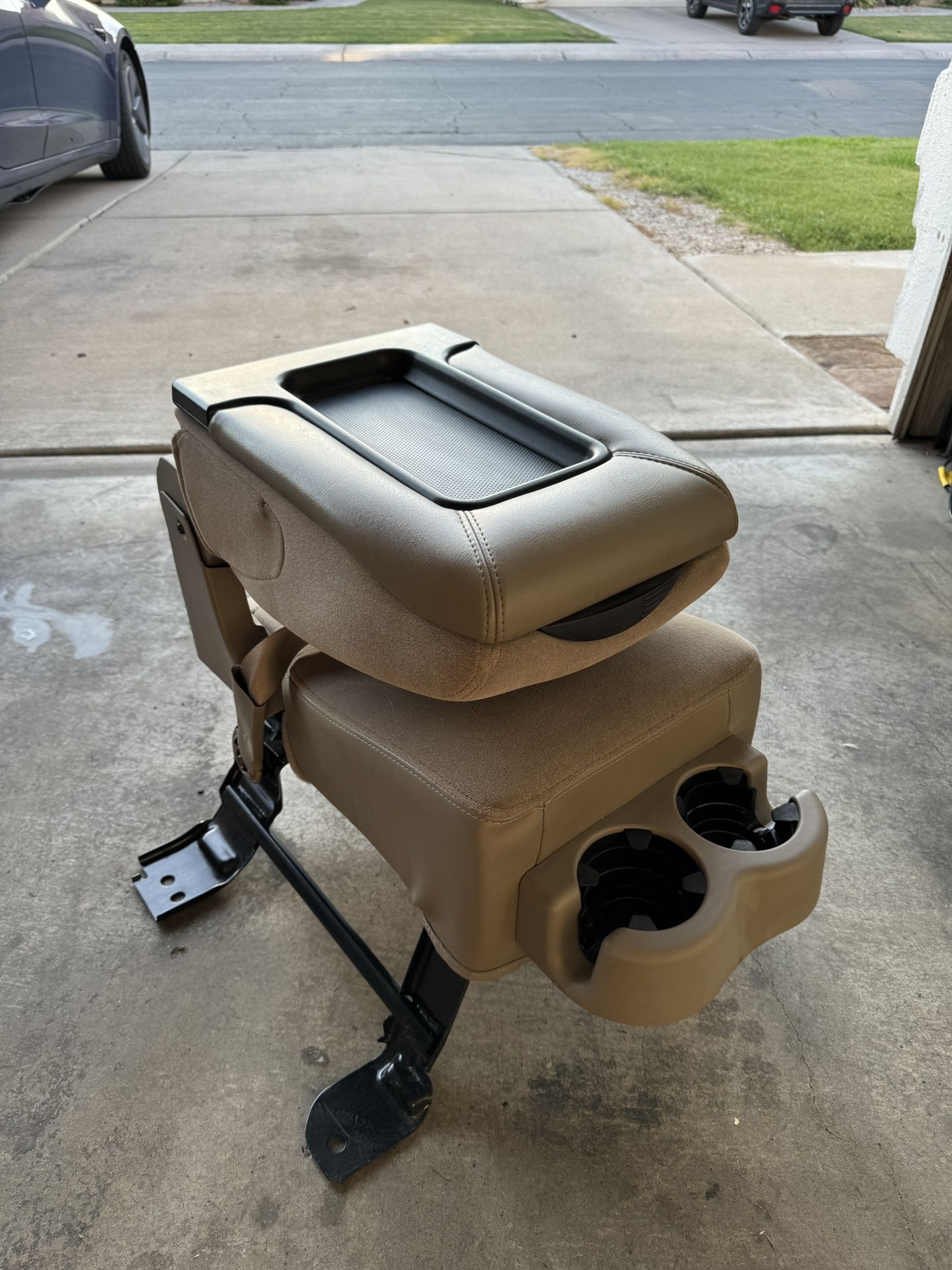 99-07 OEM GM Chevy Silverado GMC Tahoe Center Console Jump Seat