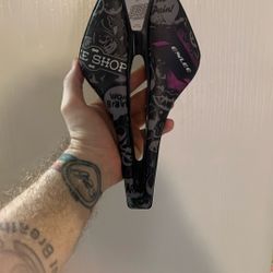 Road bike saddle