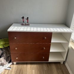 Dresser Need Gone Today 