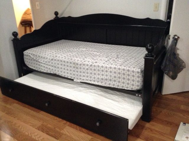 Jaidyn -Twin Daybed with extra roll out bed