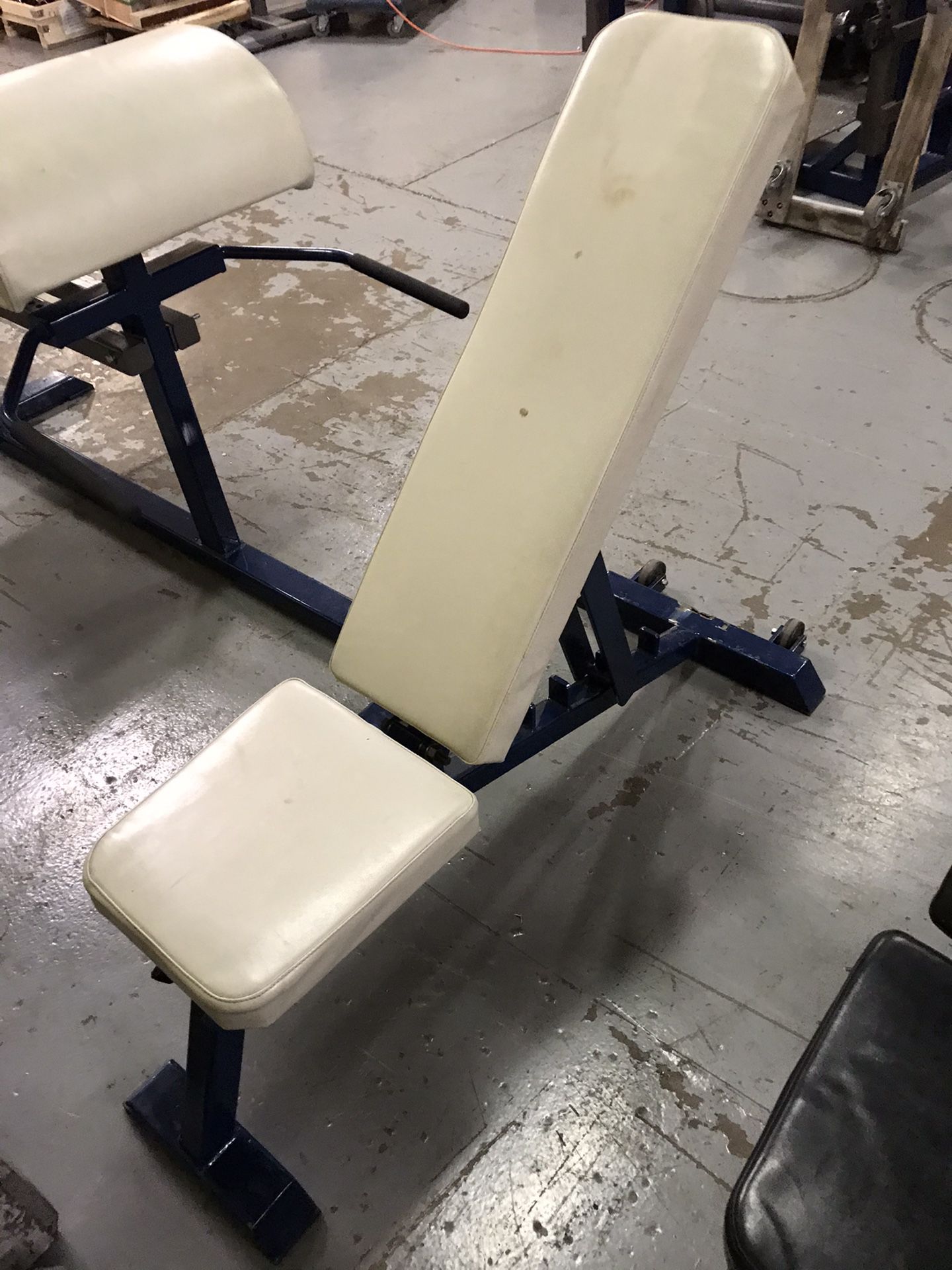 Commercial Adjustable Weight Bench