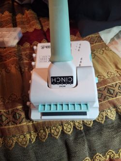 We R Memory Keepers Mini Cinch Book Binding Tool.