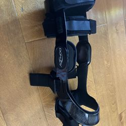 Donjoy Knee Aliagment