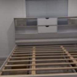 King Size Bed With 8 Drawers 