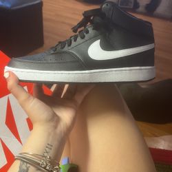 NIKE