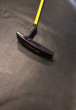 Momentus putter