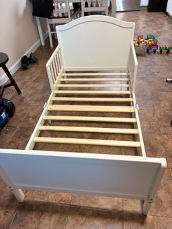 Toddler Bed/ Crib size
