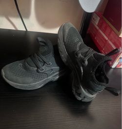 Black nike shoes toddler