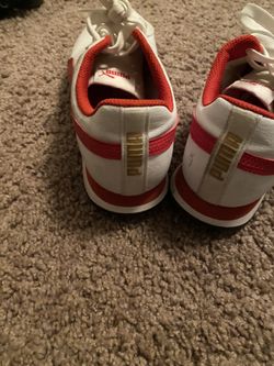 Size 7.5 gently worn puma sneakers