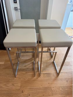 4 Barstools