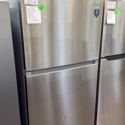 Midea 30” refrigerator 18 cu ft