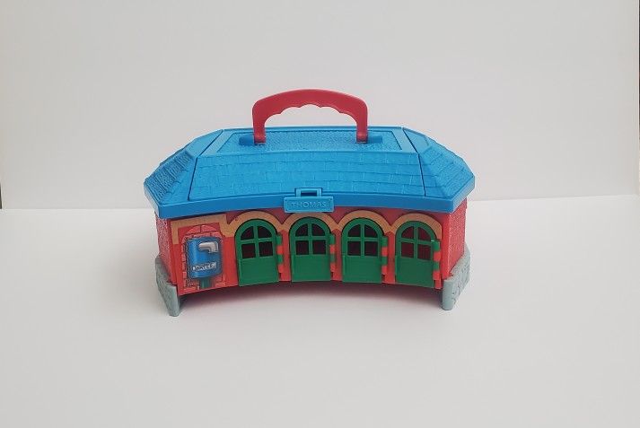 2002 Thomas the Train Take Along Roundhouse Portable Playset